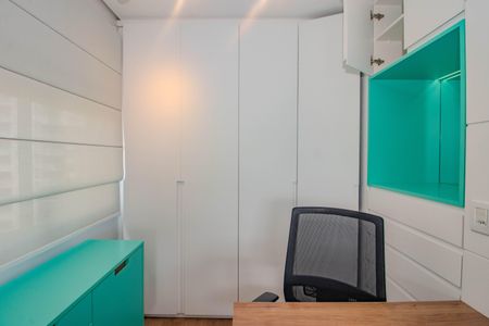 Suíte de apartamento para alugar com 1 quarto, 64m² em Jardim Itu, Porto Alegre