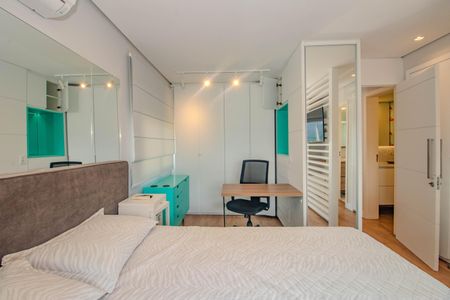 Suíte de apartamento para alugar com 1 quarto, 64m² em Jardim Itu, Porto Alegre