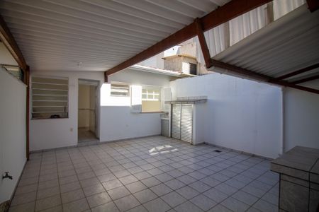 Casa para alugar com 120m², 3 quartos e 2 vagas Casa para alugar com 120m², 3 quartos e 2 vagasQuintal