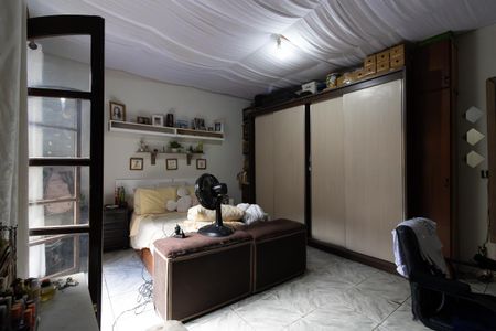 Casa à venda com 249m², 2 quartos e 2 vagasSuíte 2