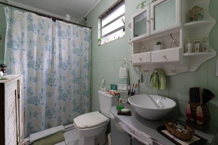 Casa à venda com 249m², 2 quartos e 2 vagasBanheiro da Suíte 2