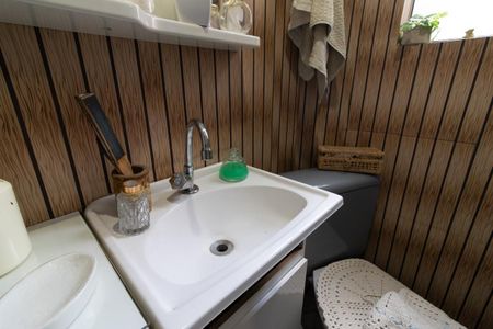 Casa à venda com 249m², 2 quartos e 2 vagasBanheiro da Suíte 1