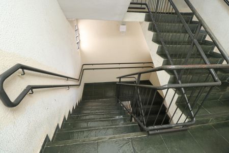 Apartamento à venda com 48m², 1 quarto e 1 vagaescada