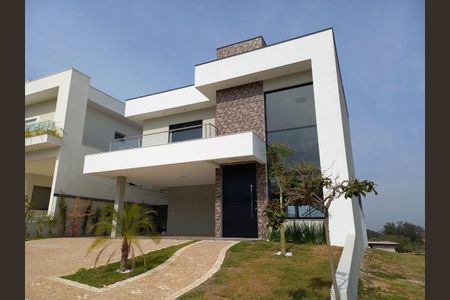 Casa de condomínio à venda com 260m², 3 quartos e 4 vagasFoto 02
