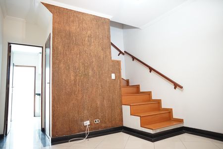 Casa à venda com 200m², 2 quartos e 2 vagasSala