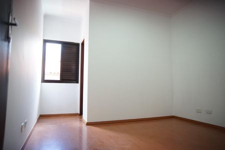 Casa à venda com 200m², 2 quartos e 2 vagasQuarto Suíte