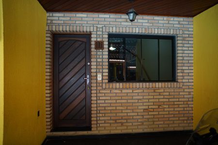 Casa à venda com 200m², 2 quartos e 2 vagasFrente da casa