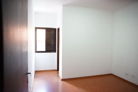 Casa à venda com 200m², 2 quartos e 2 vagasQuarto Suíte