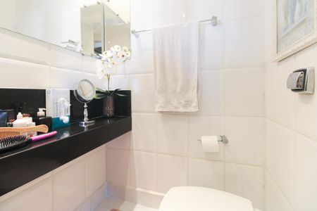 Apartamento à venda com 140m², 3 quartos e 1 vaga Apartamento à venda com 140m², 3 quartos e 1 vagaBanheiro Suíte