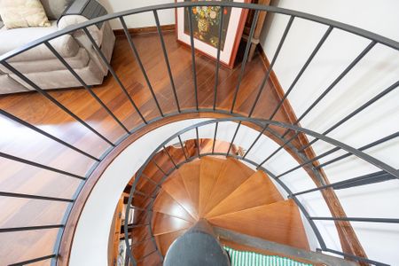 Apartamento à venda com 278m², 4 quartos e 4 vagasEscadas