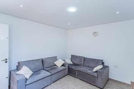 Casa à venda com 120m², 2 quartos e 2 vagas Casa à venda com 120m², 2 quartos e 2 vagasSala