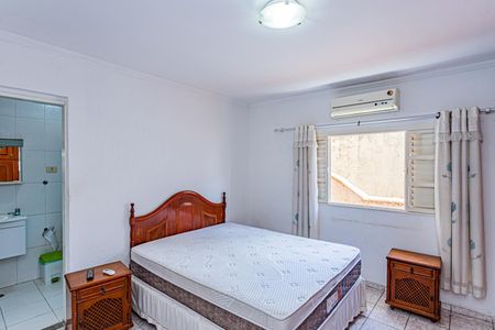 Casa à venda com 120m², 2 quartos e 2 vagas Casa à venda com 120m², 2 quartos e 2 vagasSuite