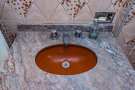 Casa à venda com 120m², 2 quartos e 2 vagas Casa à venda com 120m², 2 quartos e 2 vagasBanheiro