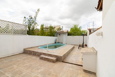Casa à venda com 73m², 2 quartos e 1 vagaQuintal