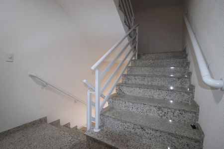 Apartamento para alugar com 38m², 2 quartos e 1 vagaEscada de acesso