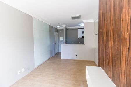 Sala  de apartamento para alugar com 3 quartos, 68m² em Jardim Tupanci, Barueri