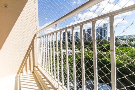 Sacada de apartamento para alugar com 3 quartos, 68m² em Jardim Tupanci, Barueri