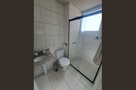 Banheiro de apartamento para alugar com 2 quartos, 45m² em Piratininga, Osasco