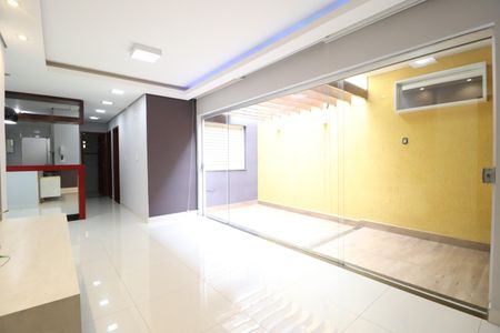 Apartamento para alugar com 80m², 2 quartos e 2 vagasSala