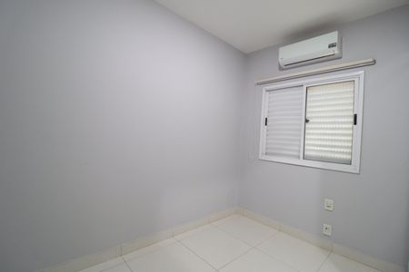 Quarto 1 de apartamento para alugar com 2 quartos, 80m² em Santa Mônica, Uberlândia