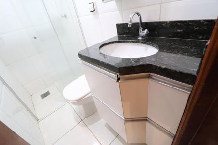 Apartamento para alugar com 80m², 2 quartos e 2 vagasBanheiro do Quarto 2