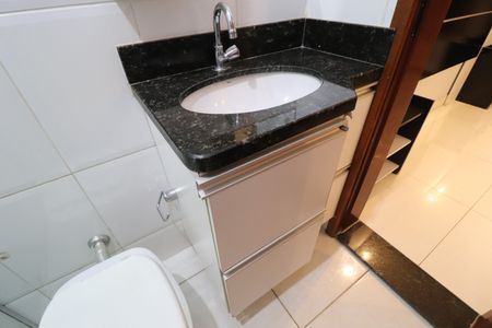 Apartamento para alugar com 80m², 2 quartos e 2 vagasBanheiro do Quarto 2