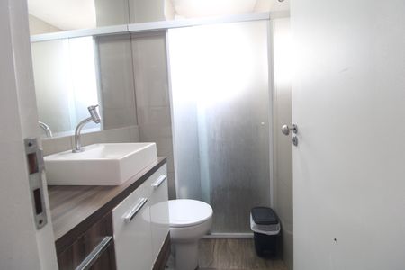 Banheiro de apartamento à venda com 2 quartos, 55m² em Jardim Neide, São Paulo