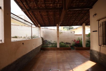 Casa à venda com 100m², 2 quartos e 3 vagasQuintal