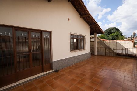 Casa à venda com 100m², 2 quartos e 3 vagasQuintal
