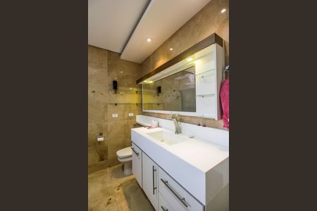 Casa de condomínio para alugar com 10230m², 5 quartos e 3 vagasBanheiro da Suíte