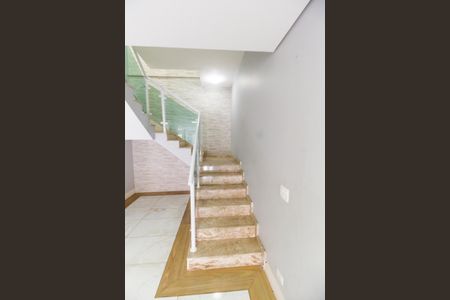 Casa de condomínio para alugar com 10230m², 5 quartos e 3 vagasEscada