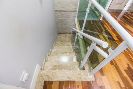 Casa de condomínio para alugar com 10230m², 5 quartos e 3 vagasEscada