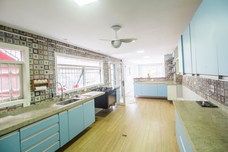 Casa de condomínio para alugar com 10230m², 5 quartos e 3 vagasCozinha