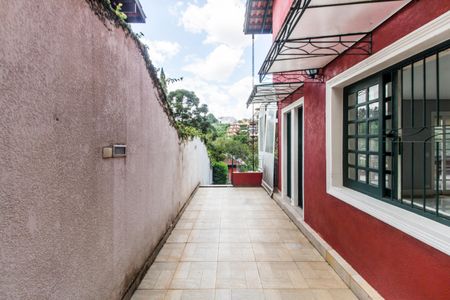 Casa de condomínio para alugar com 10230m², 5 quartos e 3 vagasCorredor