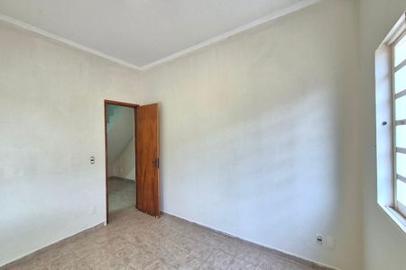Casa à venda com 245m², 3 quartos e 4 vagas Casa à venda com 245m², 3 quartos e 4 vagasEscritório