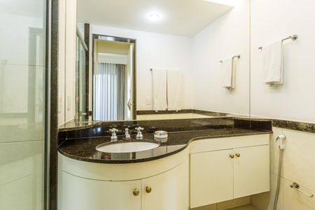 Apartamento para alugar com 80m², 3 quartos e 2 vagas Apartamento para alugar com 80m², 3 quartos e 2 vagasBanheiro da Suíte 1