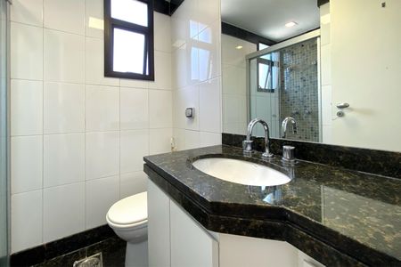 Apartamento para alugar com 268m², 4 quartos e 6 vagasBanheiro da Suíte 2