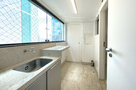 Apartamento para alugar com 268m², 4 quartos e 6 vagasÁrea de Serviço