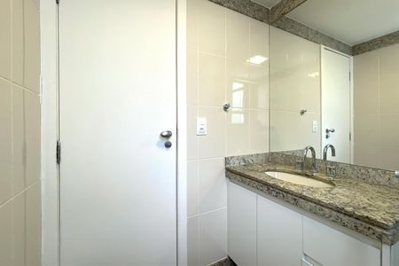 Apartamento para alugar com 268m², 4 quartos e 6 vagasBanheiro