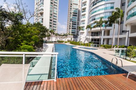 Apartamento à venda com 260m², 2 quartos e 4 vagasPiscina