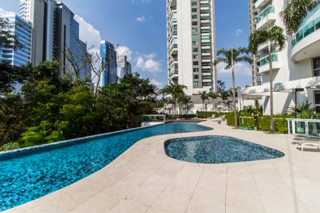 Apartamento à venda com 260m², 2 quartos e 4 vagasPiscina