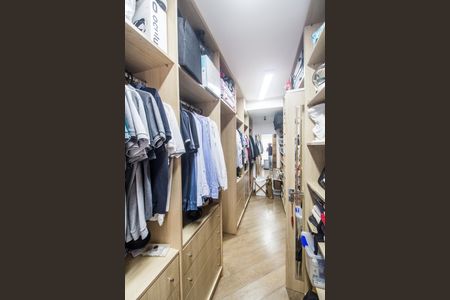 Apartamento à venda com 260m², 2 quartos e 4 vagasCloset da suíte