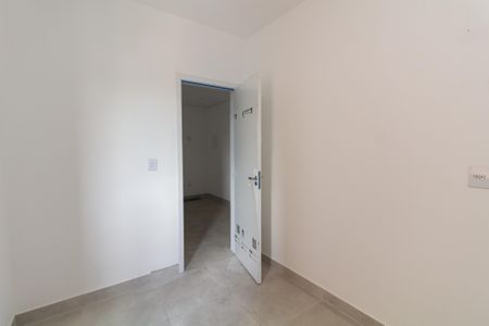 Quarto 1 de apartamento para alugar com 2 quartos, 40m² em Vila Jacuí, São Paulo