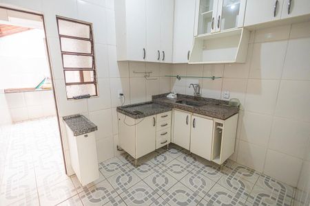 cozinha de apartamento para alugar com 2 quartos, 65m² em Itapoã, Belo Horizonte