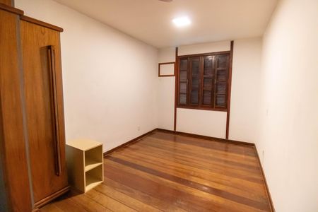 Casa à venda com 1100m², 4 quartos e sem vaga Casa à venda com 1100m², 4 quartos e sem vagaQuarto 2