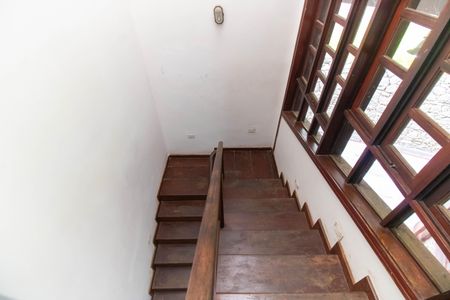 Casa à venda com 1100m², 4 quartos e sem vaga Casa à venda com 1100m², 4 quartos e sem vagaEscada