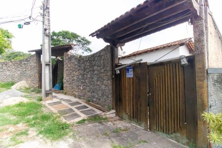 Casa à venda com 1100m², 4 quartos e sem vaga Casa à venda com 1100m², 4 quartos e sem vagaPlaquinha
