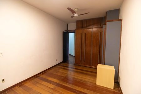 Casa à venda com 1100m², 4 quartos e sem vaga Casa à venda com 1100m², 4 quartos e sem vagaQuarto 2