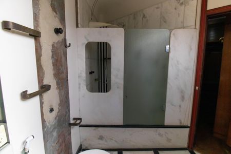Casa à venda com 1100m², 4 quartos e sem vaga Casa à venda com 1100m², 4 quartos e sem vagaBanheiro da Suíte 2