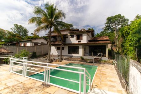 Casa à venda com 1100m², 4 quartos e sem vaga Casa à venda com 1100m², 4 quartos e sem vagaÁrea externa